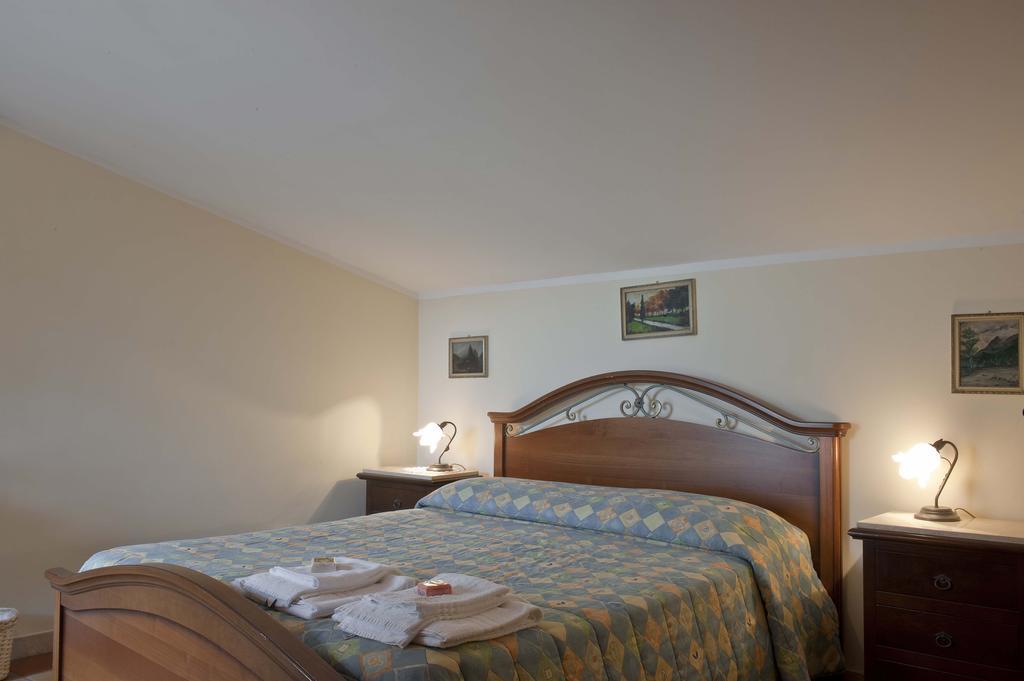 Casa Vacanze "Pietra Viva" Castelnuovo Parano Rum bild