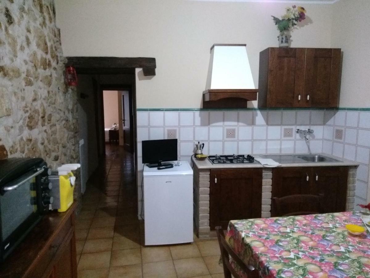 Casa Vacanze "Pietra Viva" Castelnuovo Parano Exteriör bild